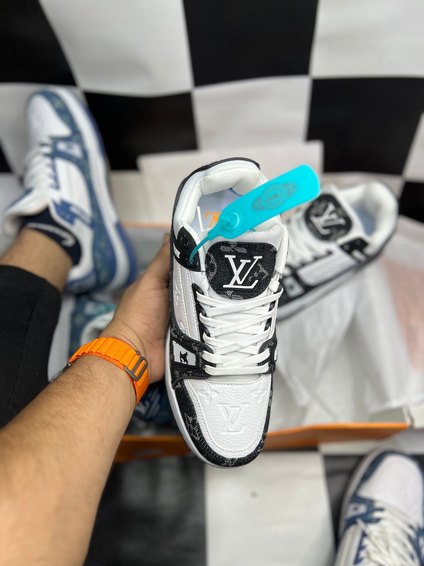 LV Sneakers 👟 (Super premium quality)