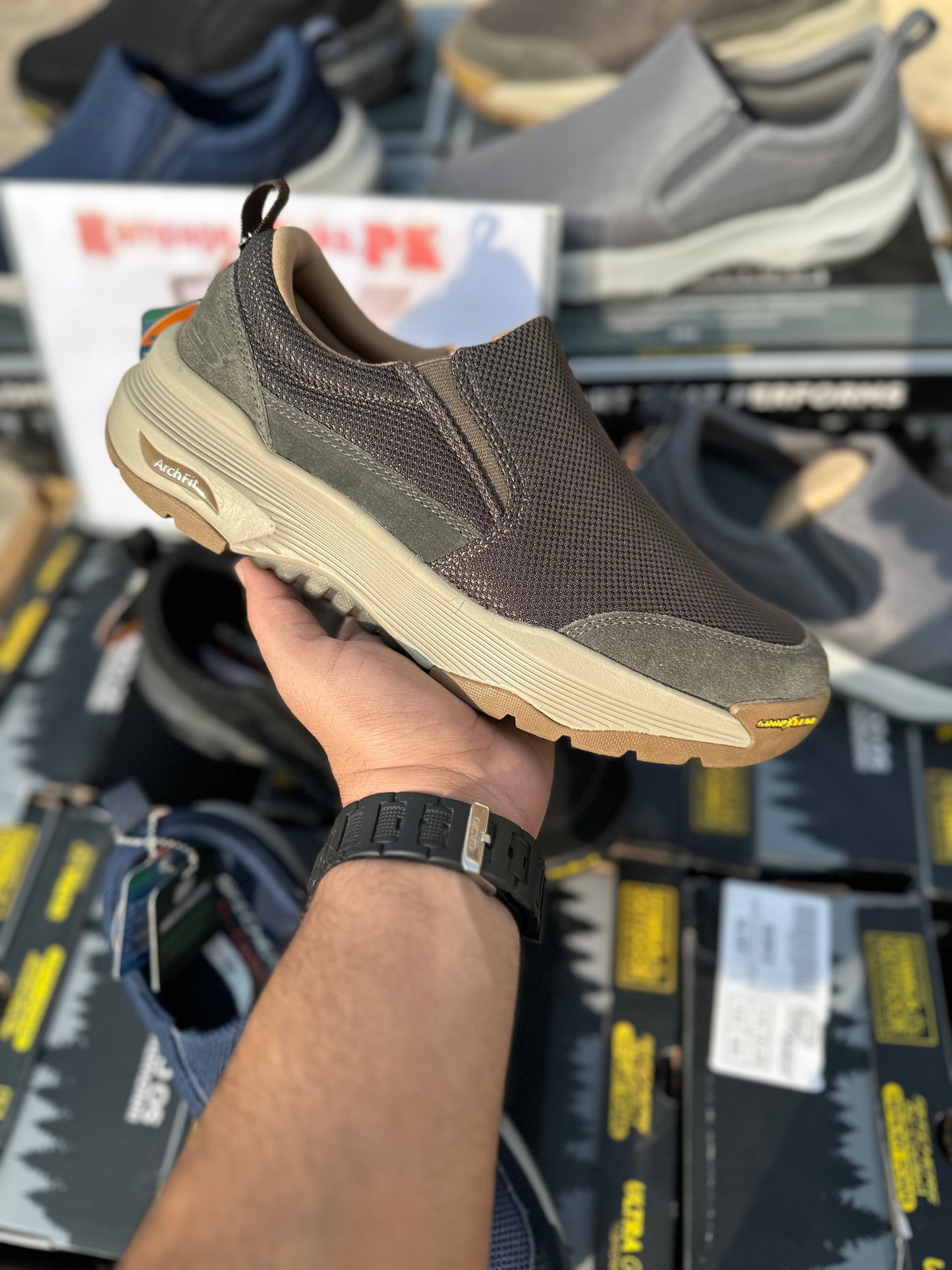 Skechers Arch Fit (Medicated Sole)