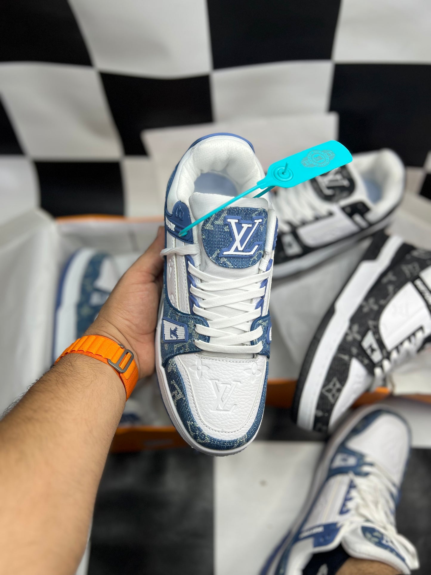 LV Sneakers 👟 (Super premium quality)