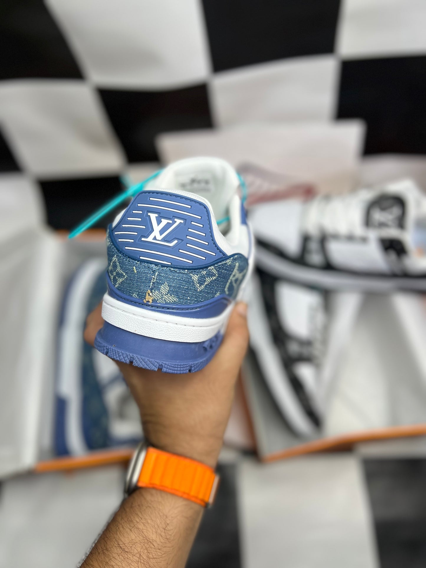 LV Sneakers 👟 (Super premium quality)